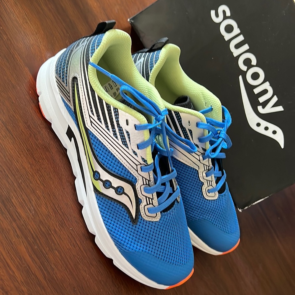 Boys size 7 Saucony sneakers